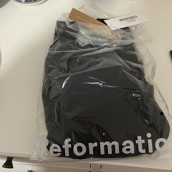 NWT Reformation Vian Dress in Black Size 6 - Picture 2 of 3